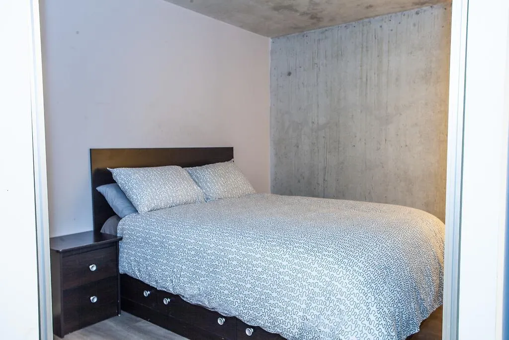 Apartment Pinnacle Suites - Queen West Lofts Canada