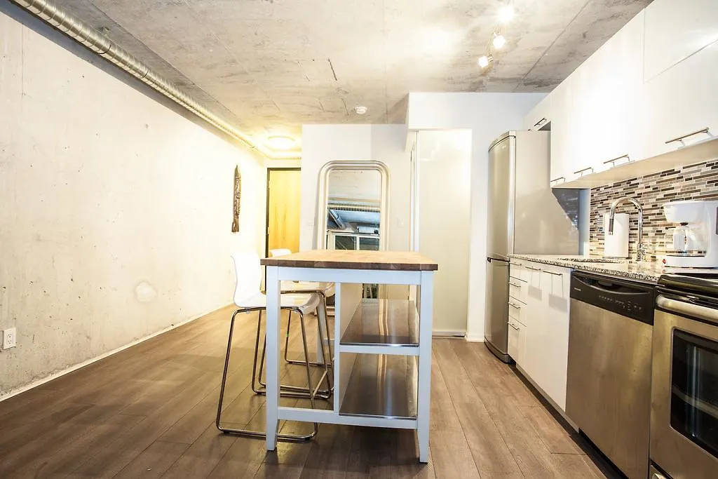 Pinnacle Suites - Queen West Lofts Apartment